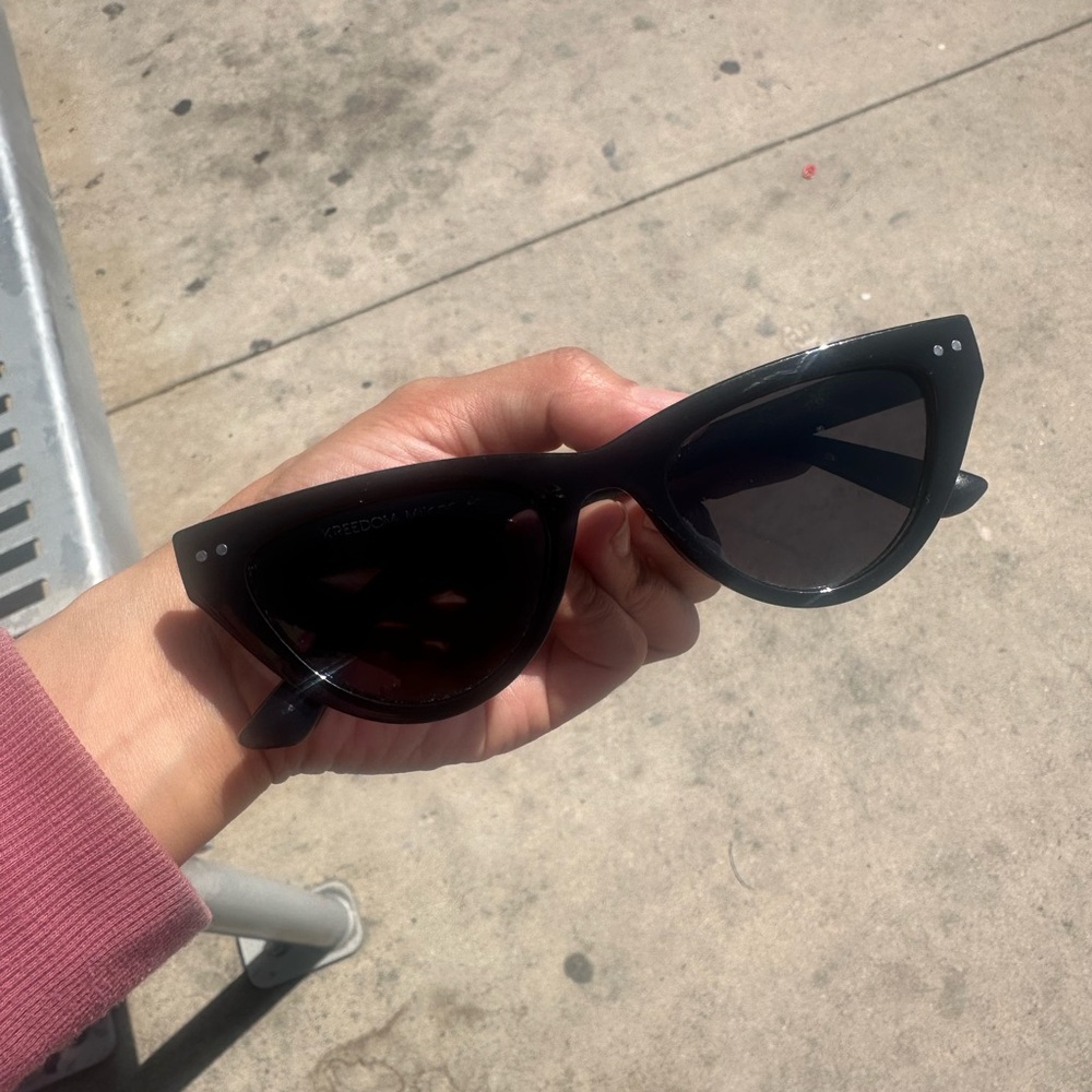 Classic Black Cat-Eye Women's Sunglasses